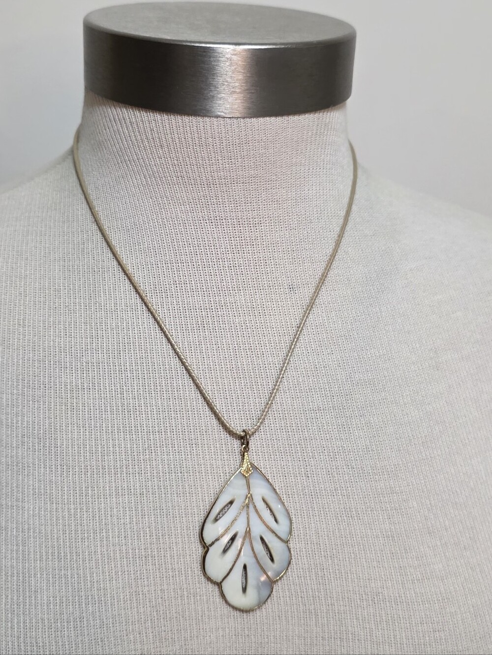 Vintage Mother Of Pearl Feather Leaf Pendant Necklace
